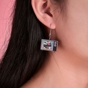 TINY RETRO TV 90S TV DESIGN BEAUTIFUL ELECTRONIC DESIGN TV EARRINGS